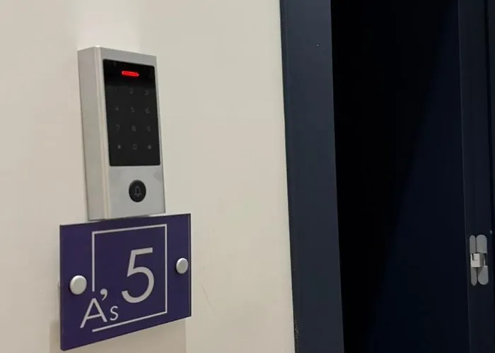 Angel Suite Chiaia 게스트하우스 4*