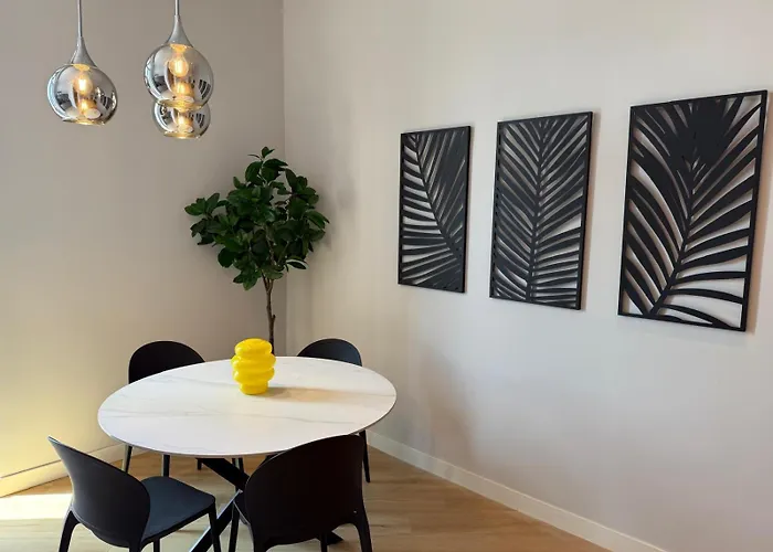 Angel Suite Chiaia 게스트하우스 4*